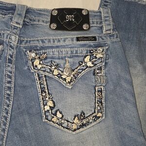 Miss Me Light Blue Embroidered Women's Capri Jeans. Size 28. UUCP